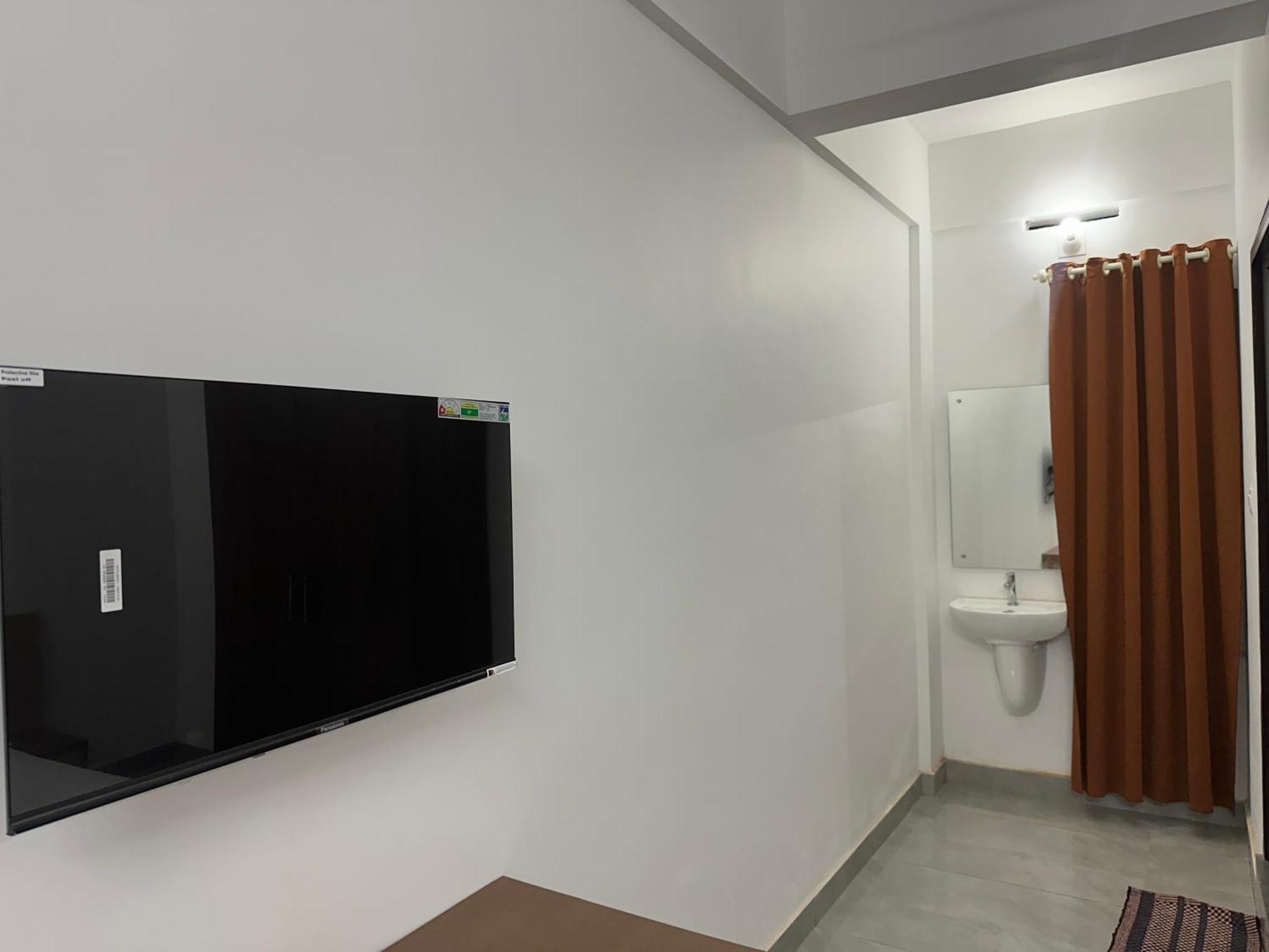 Jayalakshmi Residency Hotel Vaduvanchal Exterior photo