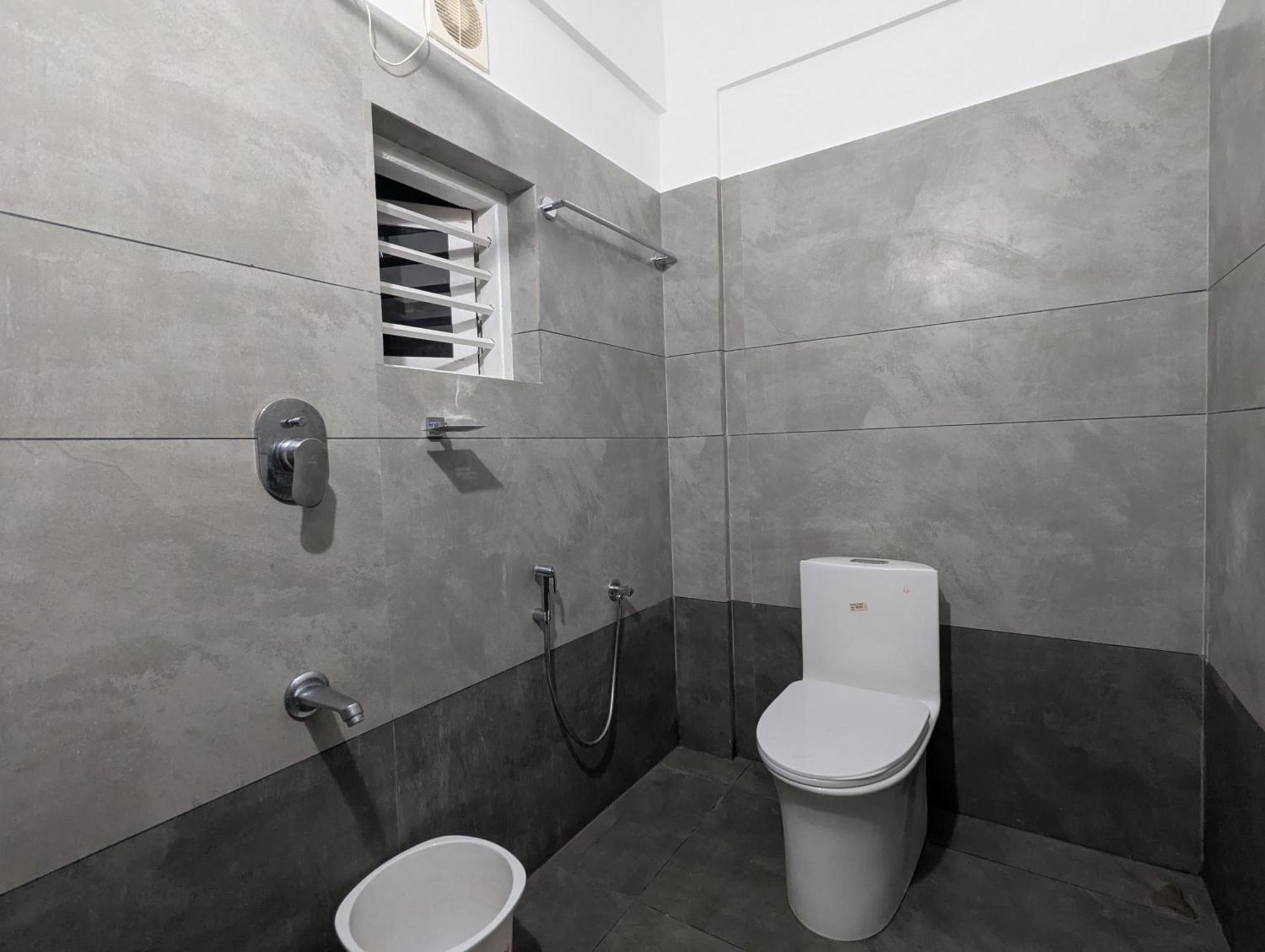 Jayalakshmi Residency Hotel Vaduvanchal Exterior photo