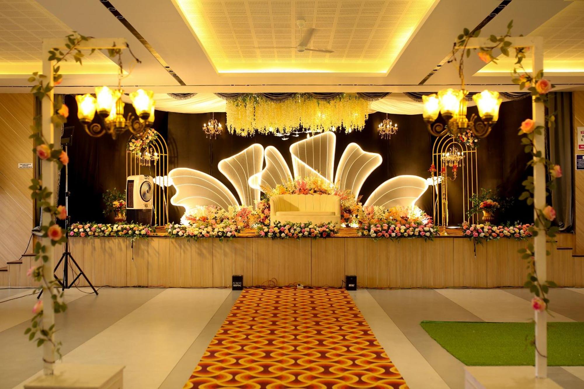 Jayalakshmi Residency Hotel Vaduvanchal Exterior photo