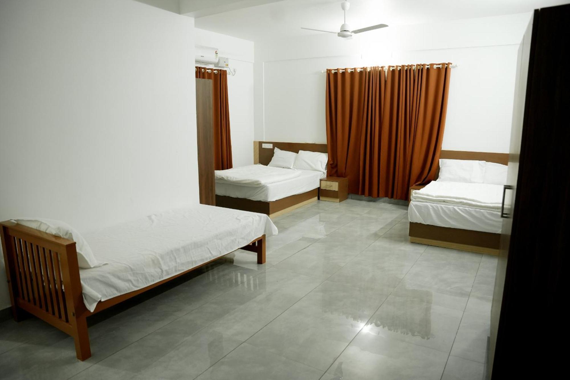 Jayalakshmi Residency Hotel Vaduvanchal Exterior photo